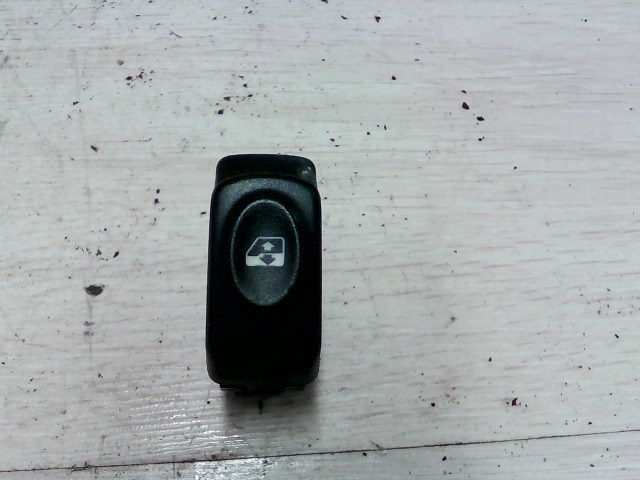 RENAULT MEGANE SCENIC 97-99 Bal első ablakemelő kapcsoló 1. kép