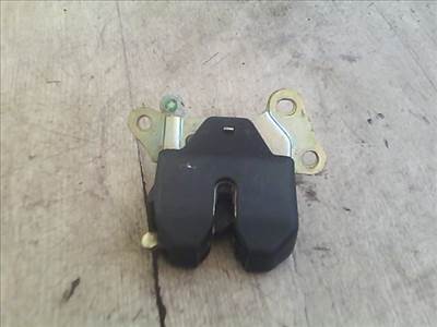 TOYOTA COROLLA 99.10-02.01 Csomagtérajtó zár ütköző