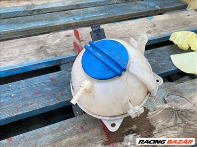Volkswagen Passat B7 Kiegyenlítő ablakmosó tartály  1k0121407a