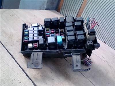 AUDI A6 2014.10.01-18.05.31 Biztosítéktábla BCM BSI BSM SAM GEM modul Motortér