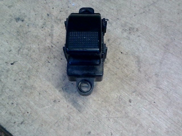 MAZDA 6 02-05 Jobb első ablakemelő kapcsoló 1. kép