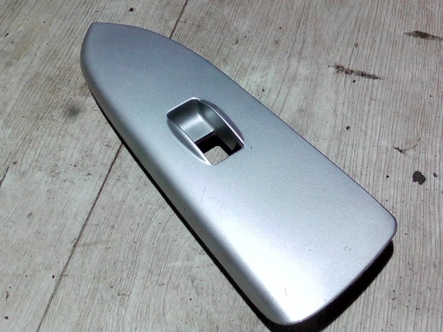 MAZDA PREMACY 99.01-05.10 Jobb első ablakemelő kapcsoló 1. kép