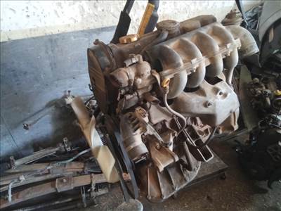 NISSAN VANETTE CARGO Motor, diesel fűzött blokk hengerfejjel