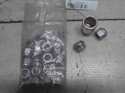 SKODA FAVORIT Kerékanya +kerékőr csavarok+kerékőr kulcs garnitúrában