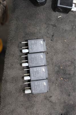 Audi A4/B8 2007-2013 2.0D CAGA relé 7M0951253C