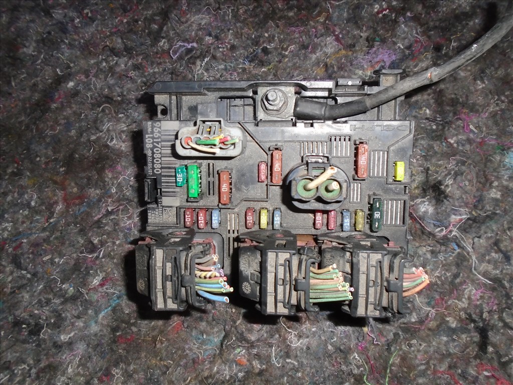 Citroën C4 Grand Picasso Peugeot külső biztosítéktábla BSM L08 9661708080 2. kép