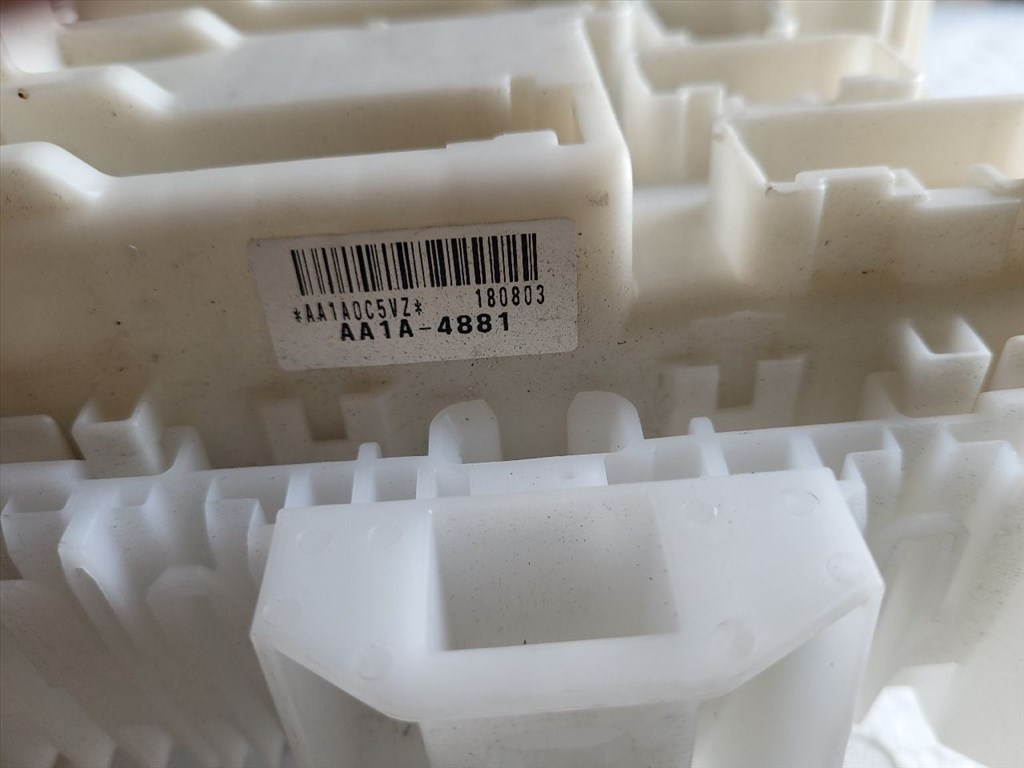 SUZUKI SX4 S-Cross II Biztosítéktábla Utastér 3391060R00 aa1a4881 4. kép