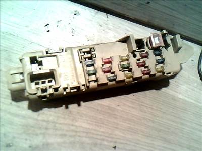 MAZDA 323 94-98 Biztosítéktábla BCM BSI BSM SAM GEM modul Utastér