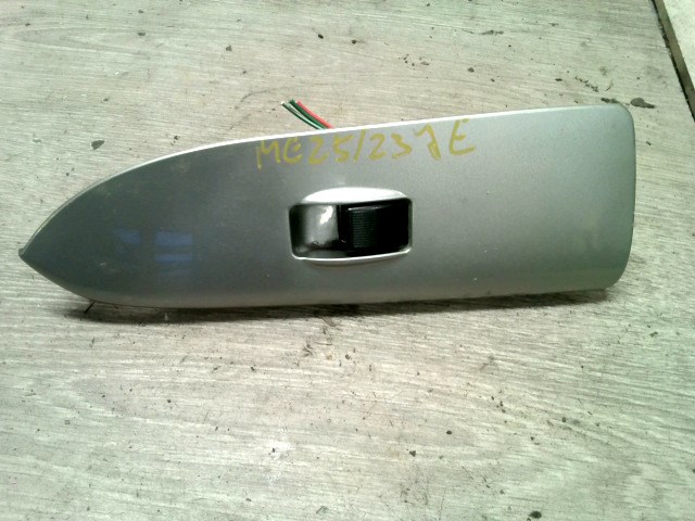 MAZDA PREMACY 99.01-05.10 Jobb első ablakemelő kapcsoló 1. kép