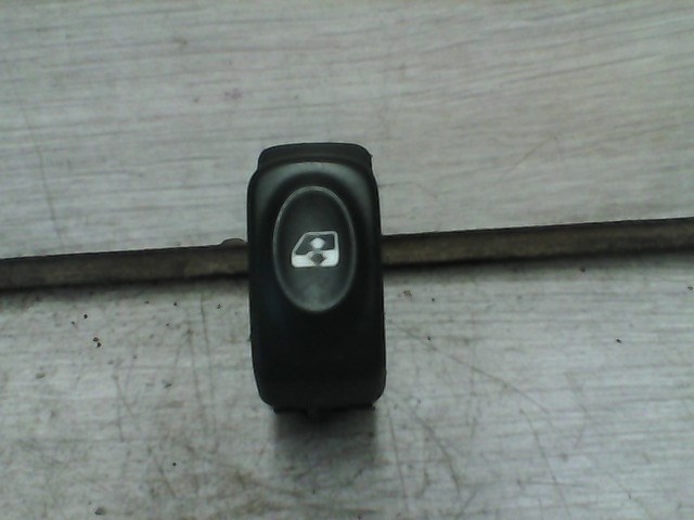 RENAULT MEGANE SCENIC 97-99 Bal első ablakemelő kapcsoló 1. kép