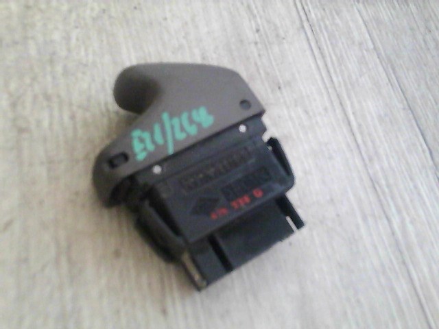 RENAULT TWINGO 93-98 Bal első ablakemelő kapcsoló 1. kép