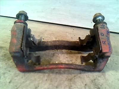 KIA RIO 2000.04-2005.06 Bal első féknyereg tartó