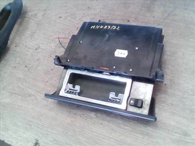 AUDI A4 98-01 Hamutartó első