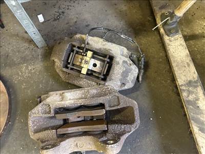 Volkswagen Touareg I, Audi Q7 (4L) első féknyereg 