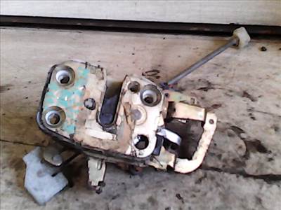 MAZDA 121 90.12.01-96.02.28 Bal első ajtó zárszerkezet mechanikus