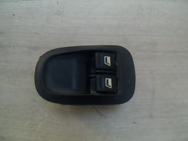 PEUGEOT 206 Bal első ablakemelő kapcsoló 1. kép