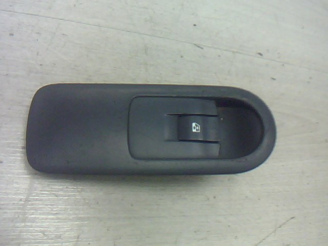 RENAULT SCENIC 03-06 Jobb első ablakemelő kapcsoló 1. kép