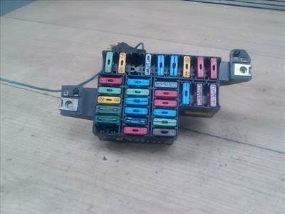 RENAULT THALIA 02.03-08.10 Biztosítéktábla BCM BSI BSM SAM GEM modul Utastér