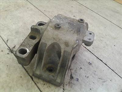 VOLKSWAGEN GOLF IV. Motortartó gumibak jobb
