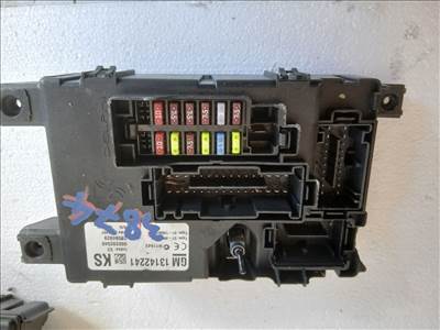 Opel Corsa D 2006-2014 Bcm Motortéri biztosítéktábla 13142241