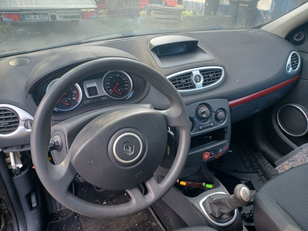 Renault Clio III 1.5 DCI bontott alkatrészei 8. kép