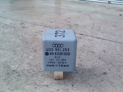 AUDI A4 98-01 Üzemanyag szivattyú relé