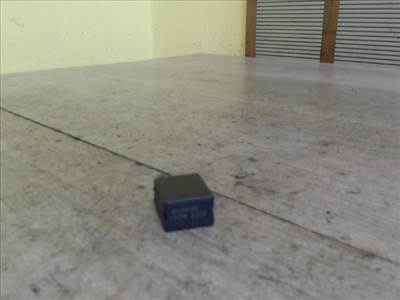 DODGE CARAVAN 96- Relé