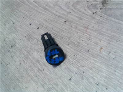 FORD FIESTA 02-05 Csomagtérajtó nyitó kapcsoló