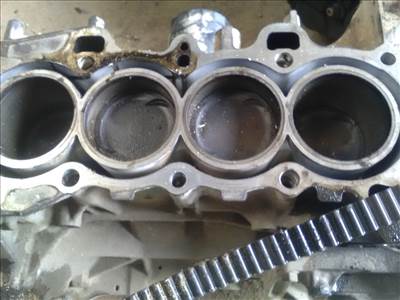 HONDA Logo 1996.10.01-2001.09.01 Motor. benzin fűzött blokk hengerfej nélkül