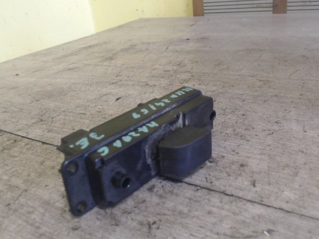 MAZDA 6 05-08 Jobb első ablakemelő kapcsoló 1. kép