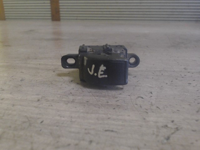 MAZDA PREMACY 99.01-05.10 Jobb első ablakemelő kapcsoló 1. kép