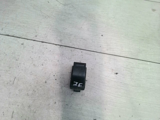 SUZUKI SWIFT 96-05 Jobb első ablakemelő kapcsoló 1. kép