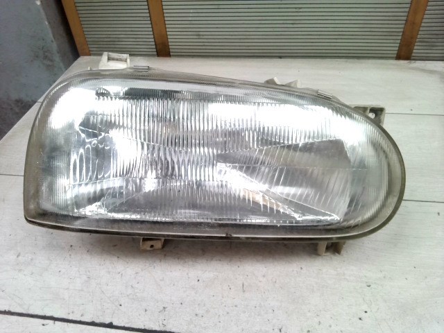 VOLKSWAGEN GOLF III. Jobb első fényszóró 1. kép