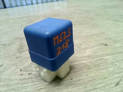 NISSAN MAXIMA A33 1999.04- Relé