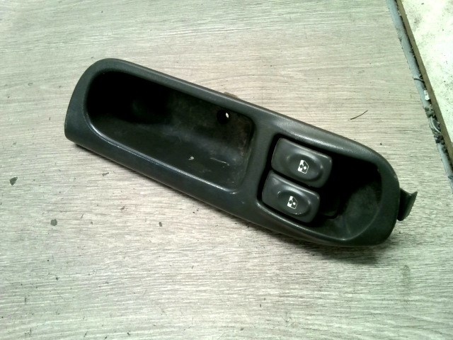 RENAULT MEGANE SCENIC 99-03 Bal első ablakemelő kapcsoló 1. kép