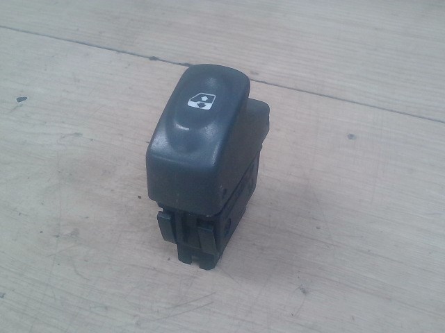 RENAULT MEGANE SCENIC 99-03 Jobb első ablakemelő kapcsoló 1. kép