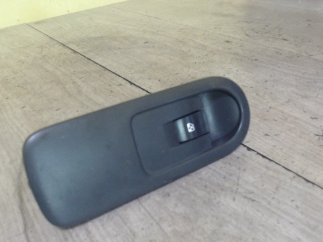 RENAULT SCENIC 03-06 Jobb első ablakemelő kapcsoló 1. kép