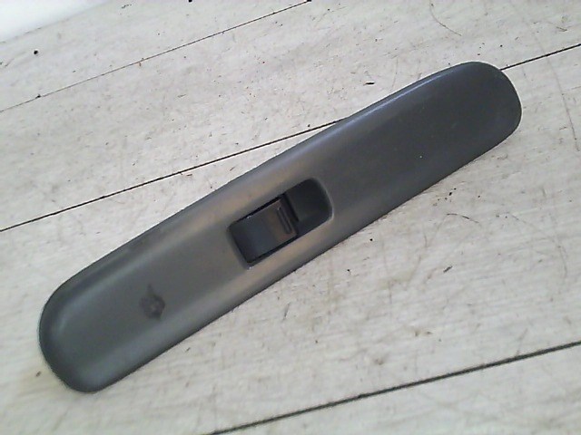 SUZUKI SWIFT 96-05 Jobb első ablakemelő kapcsoló 1. kép