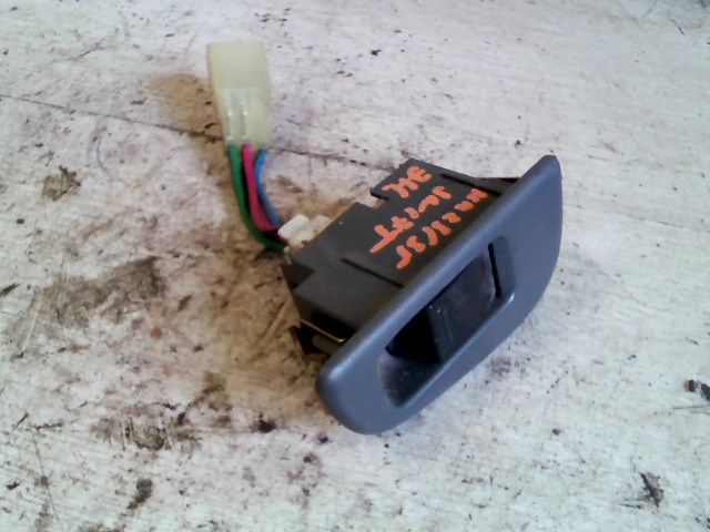 SUZUKI SWIFT 96-05 Jobb hátsó ablakemelő kapcsoló 1. kép