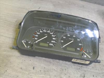 VOLKSWAGEN VENTO Kilóméteróra