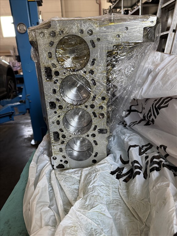 BMW N47D20C felújított motor  1. kép