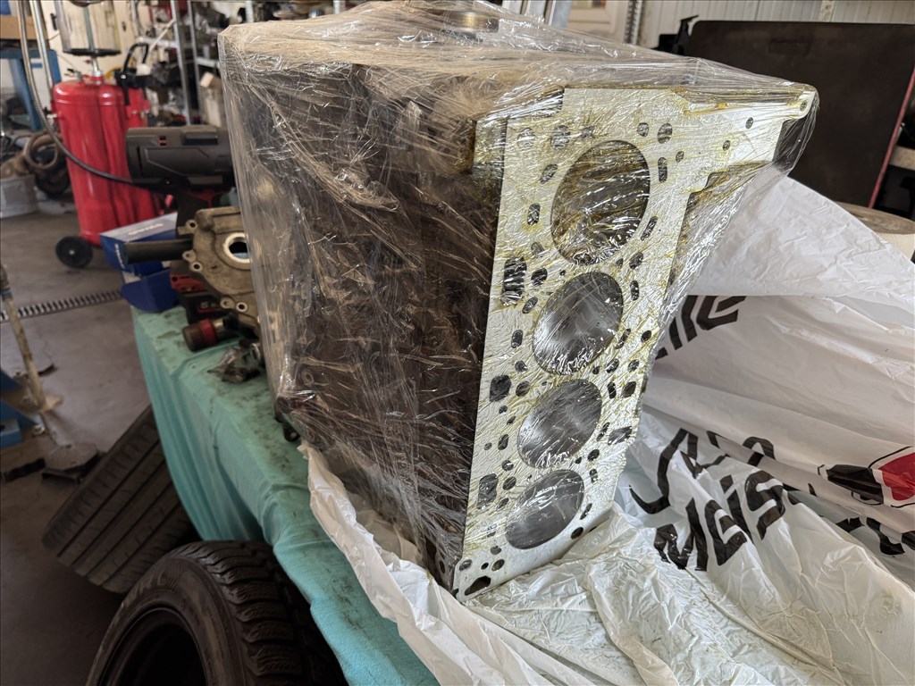 BMW N47D20C felújított motor  2. kép