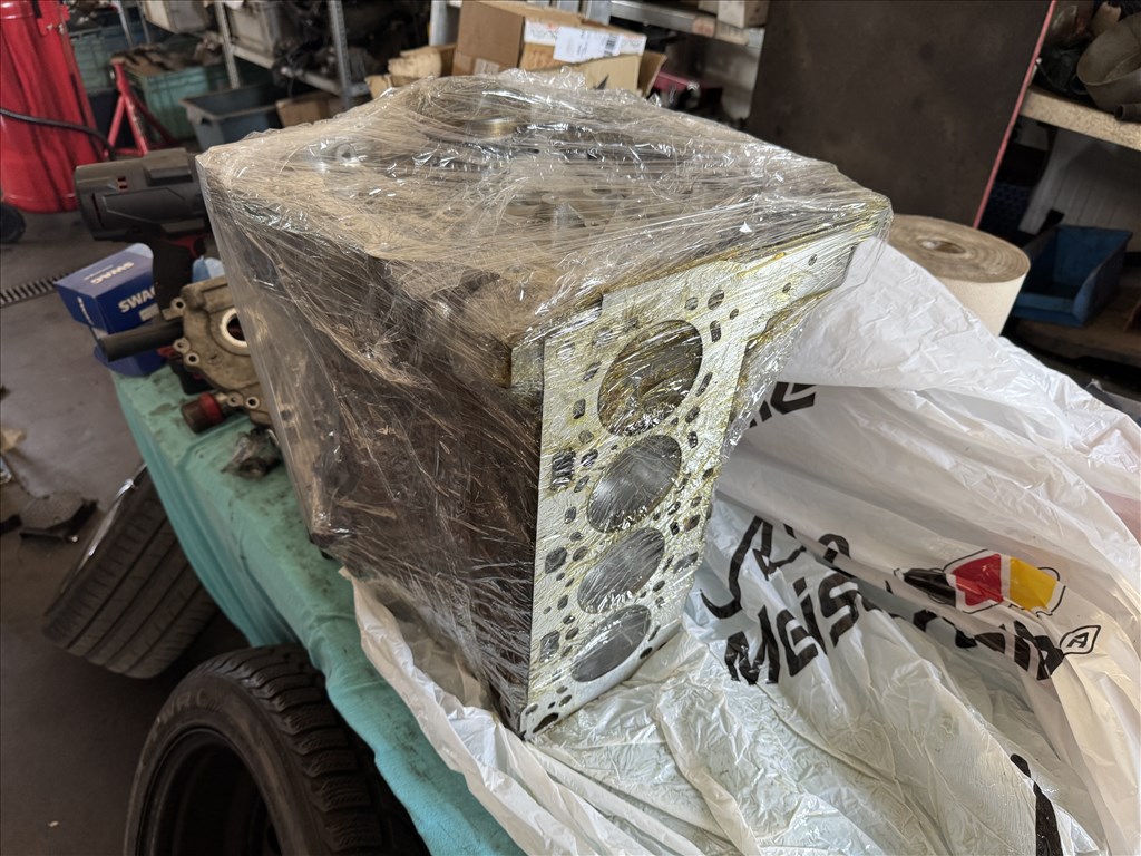 BMW N47D20C felújított motor  3. kép