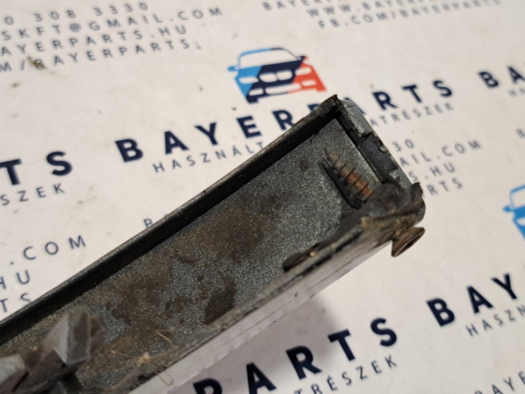 BMW E46 coupe cabrio ezüst szürke titansilber titansilver jobb bajuszléc - hiányos  3. kép