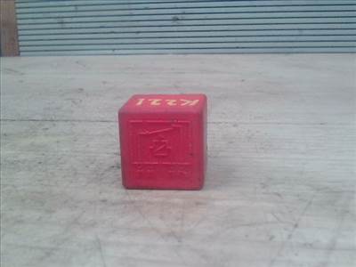 AUDI 100 82-90 Relé