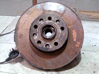 AUDI A3 2003.05 - 2005.09 Csonkállvány kerékaggyal bal első