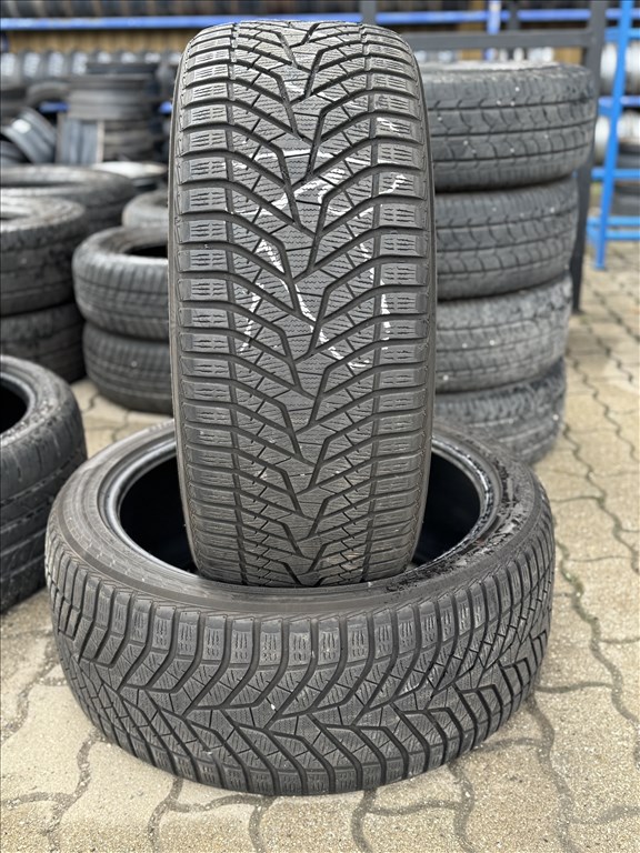 265/40 R21 Yokohama BluEarth Winter V905 105v l 6mm l 2db l DOT:1723 1. kép
