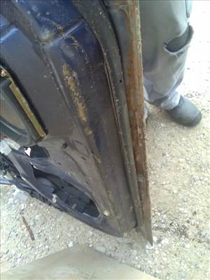 MAZDA 323 F Bal első ajtó.