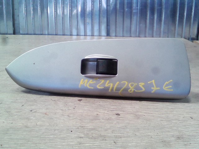 MAZDA PREMACY 99.01-05.10 Jobb első ablakemelő kapcsoló 1. kép