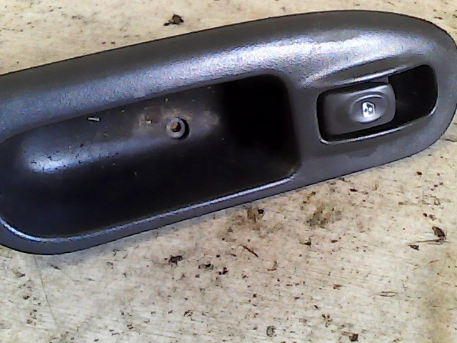 RENAULT MEGANE SCENIC 99-03 Jobb első ablakemelő kapcsoló 1. kép